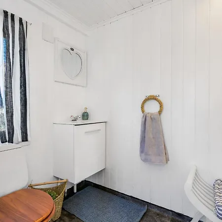 2 Bedroom Lovely In Telavag